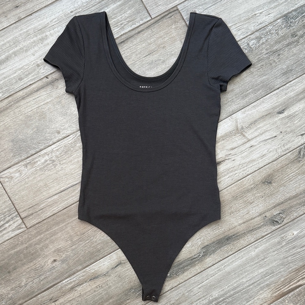 NWOT-American Eagle Outfitters Dark Gray Ribbed Scoop-Neck Short Sleeve Bodysuit